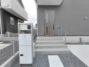 【TVモニター付きインターホン、宅配ボックス付き】