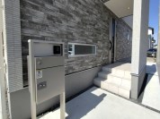 【TVモニター付きインターホン付き門柱】