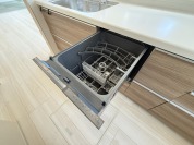 【食器洗浄乾燥機】