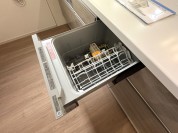 【食器洗浄乾燥機】