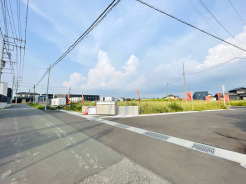 北西側 約6.0ｍ 公道
南西側 約6.0ｍ 公道