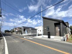 南西側 約12.8ｍ 公道