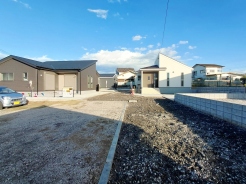 １号棟から３号棟全体　前面道路舗装予定