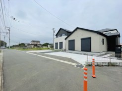 南側 約4.5ｍ 公道
東側 約4.0ｍ 公道