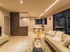 間接照明付き　リビング