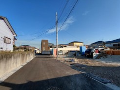 西側 約5.7ｍ 市道