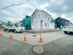 東側 約6.1ｍ 公道
西側 約6.0ｍ 公道