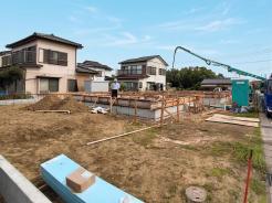 建築中 2号棟側より
同仕様の完成物件ございます。お気軽にお問合せくださいませ。