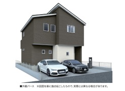 深みのある外壁が印象的な、落ち着きのある佇まい。ゆったりとした駐車スペースは、心地よい暮らしを予感させます
