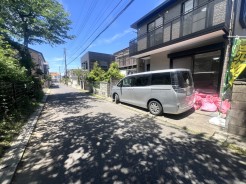 現地外観前面道路