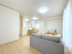 明るく開放的な2階リビング