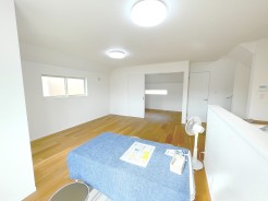 明るく開放的な2階リビング