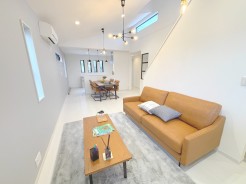 3面採光の明るいリビング