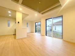 開放的な折り上げ天井