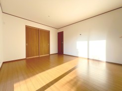 南西向きの明るいリビング