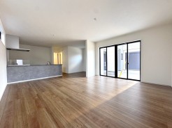 3面採光の明るいリビング