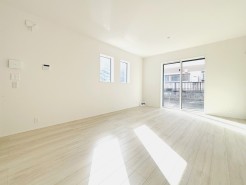 3面採光の明るいリビング