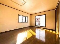 明るく開放感のある2階リビング