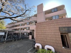 高台に位置しており陽当たり通風良好です