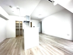 横須賀市東逸見町１丁目