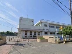 横浜市金沢区富岡東１丁目
