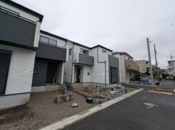 草加市谷塚町