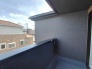 洗濯物がたっぷり干せるバルコニー
屋根付きだから急な雨にも安心