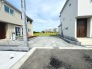２号棟 駐車場　お庭付き