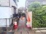 南側公道側入口には門扉と雨除けあり