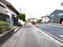 前面道路　約4ｍ　駐車場は広い