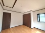 洋室8帖　屋根裏収納収納付き