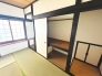 リビング隣接　和室8帖
床の間あります