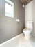 窓付の明るいトイレです