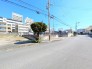 【前面道路を含む現地外観】