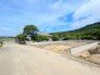 【前面道路を含む現地外観(1号棟)】