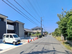 北側 約5.9~6.0m 公道