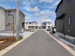 東側 約4.5m 市道