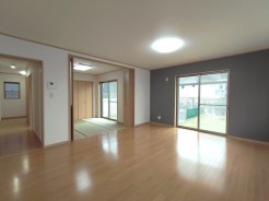 和室と続き間 可動式扉付き