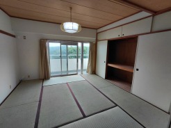 眺望良好の和室 8帖 大きな収納