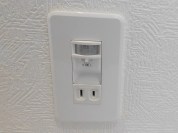 【センサーライト付きコンセント】