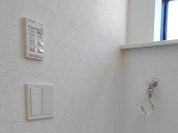 【浴室乾燥機操作パネル、洗濯機用水栓】