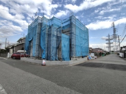 北側 約8.05m 公道
西側 約6.05m 公道