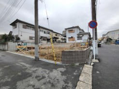 北側 約6.0m 公道
東側 約4.0m 公道