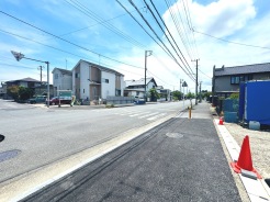 南東側 約16.0m 公道