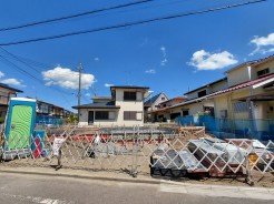 建築中