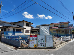 建築中