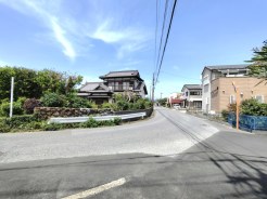 北西側 約5.72m 公道