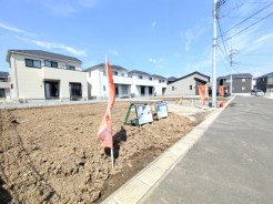 19号棟~18号棟側
南西側 約6.0m 開発道路