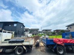 建築中