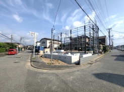 西側 約6.2m 市道
北側 約9.4m 市道